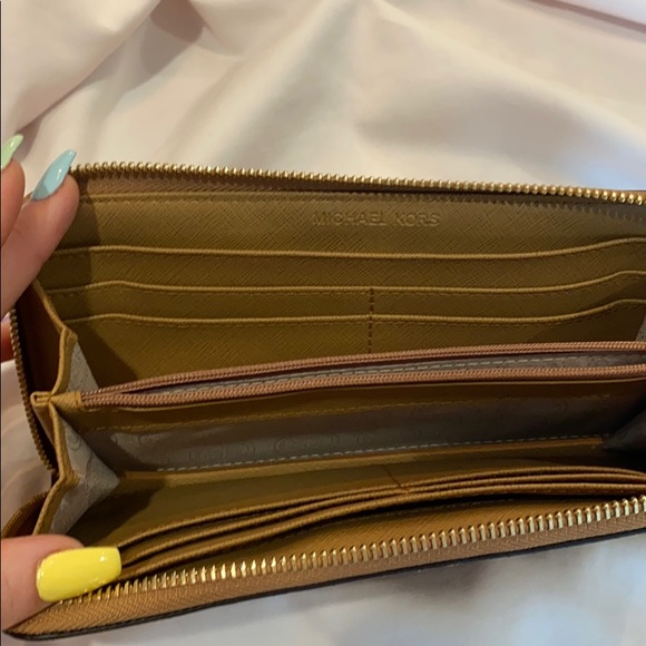 Michael Kors brown snake skin wallet - Picture 3 of 3